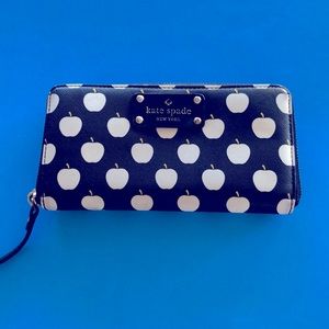 KATE SPADE blk/wht APPLE wallet in perfect Cond.
